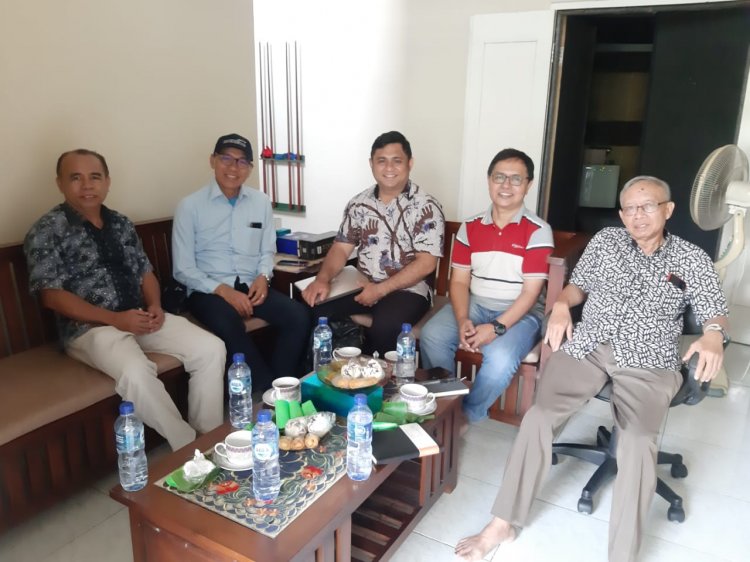 PERTEMUAN DENGAN PENGURUS STTELA